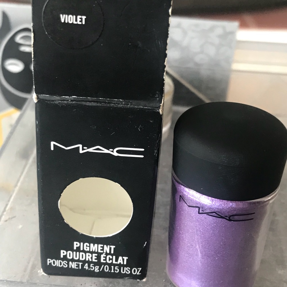 NEW! MAC LOOSE PIGMENT ~ “ VIOLET”